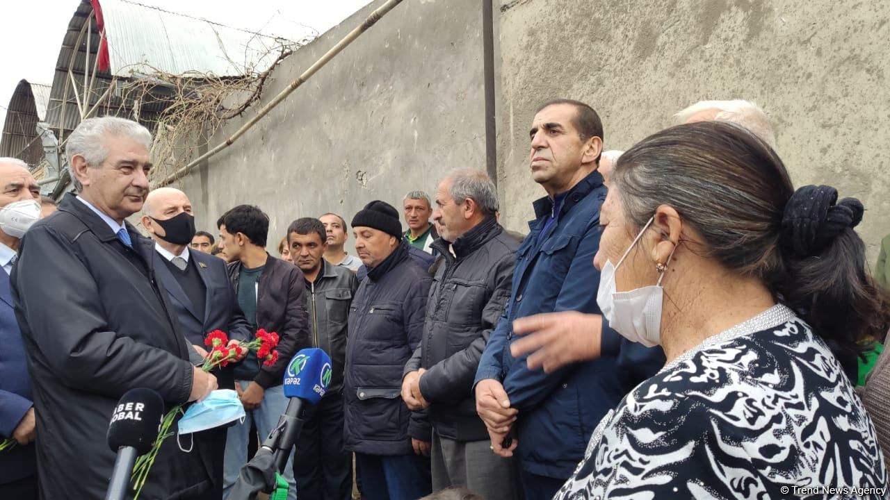 ПЕА будет выплачивать пособие детям, потерявшим родителей во время ракетной атаки армянских ВС на Гянджу (ФОТО)