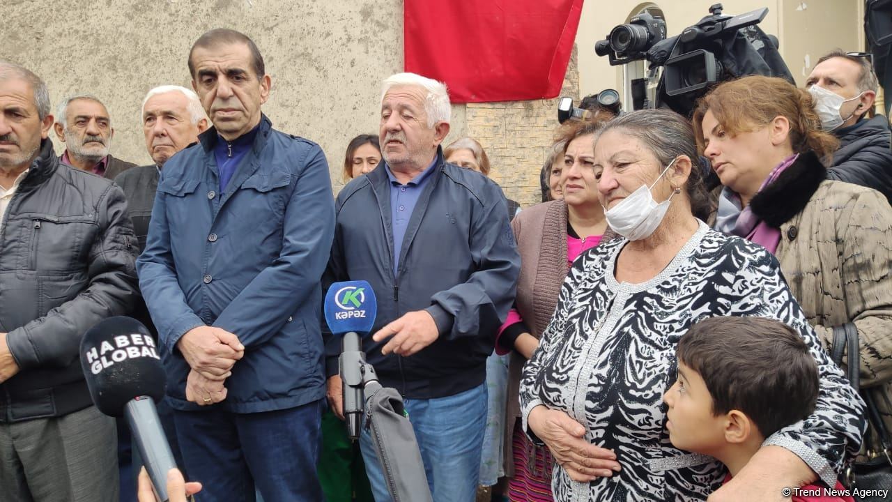 ПЕА будет выплачивать пособие детям, потерявшим родителей во время ракетной атаки армянских ВС на Гянджу (ФОТО)