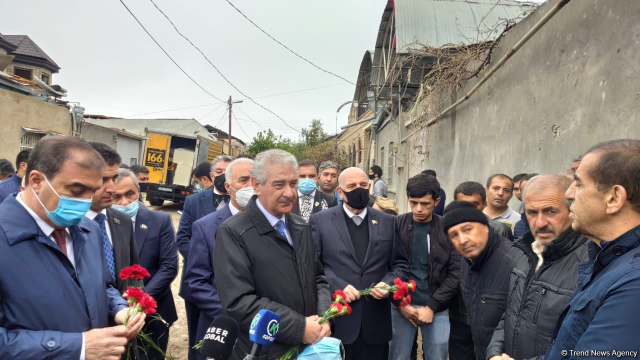 ПЕА будет выплачивать пособие детям, потерявшим родителей во время ракетной атаки армянских ВС на Гянджу (ФОТО)