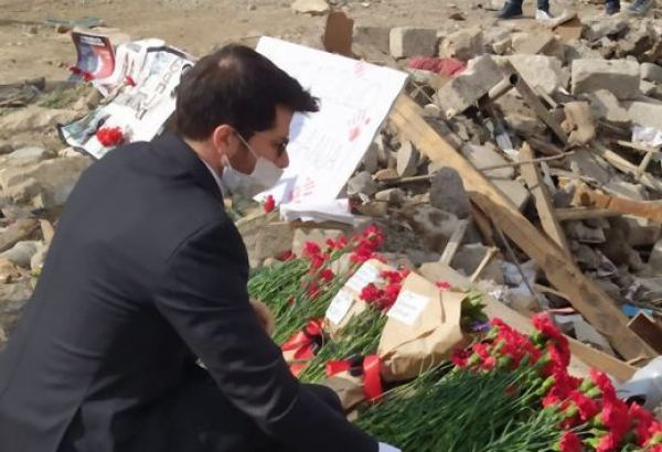 Посол Израиля побывал на месте ракетных ударов армянских ВС по Гяндже  (ФОТО)