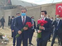 Посол Израиля побывал на месте ракетных ударов армянских ВС по Гяндже  (ФОТО)