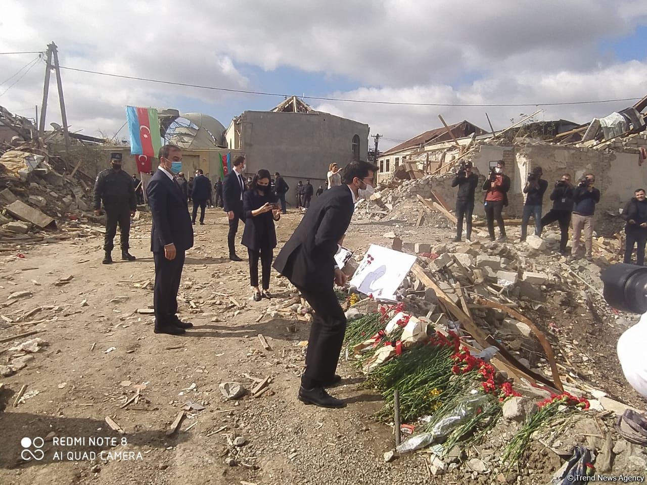 Посол Израиля побывал на месте ракетных ударов армянских ВС по Гяндже  (ФОТО)