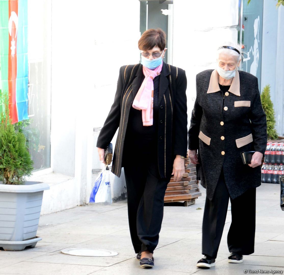 Соблюдают ли правила карантина жители Баку? (ФОТОРЕПОРТАЖ)