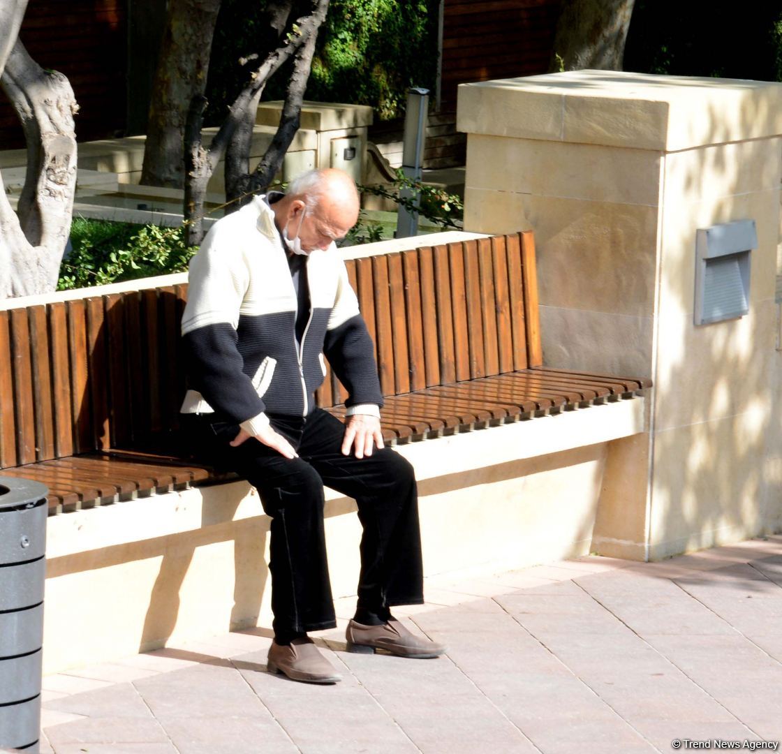 Соблюдают ли правила карантина жители Баку? (ФОТОРЕПОРТАЖ)