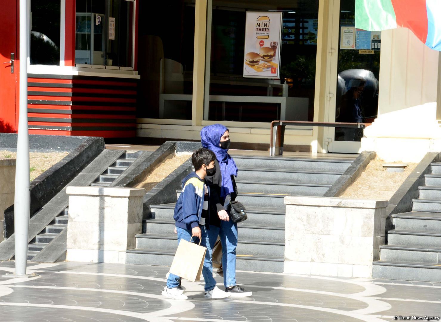 Соблюдают ли правила карантина жители Баку? (ФОТОРЕПОРТАЖ)