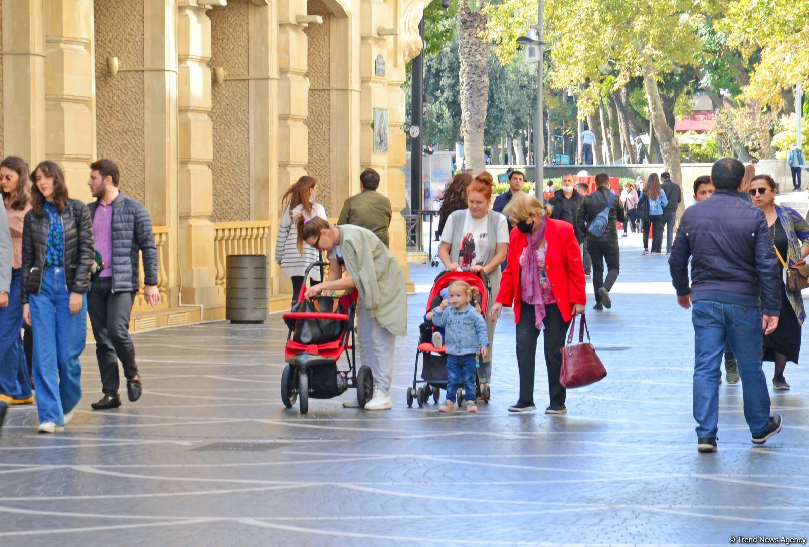 Соблюдают ли правила карантина жители Баку? (ФОТОРЕПОРТАЖ)