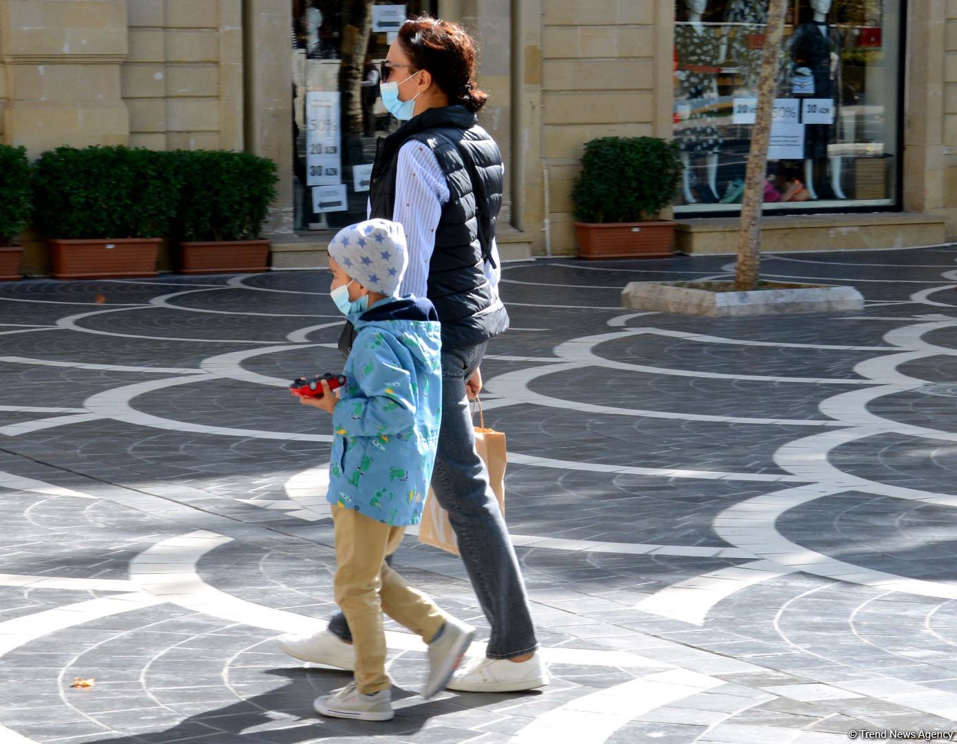 Соблюдают ли правила карантина жители Баку? (ФОТОРЕПОРТАЖ)