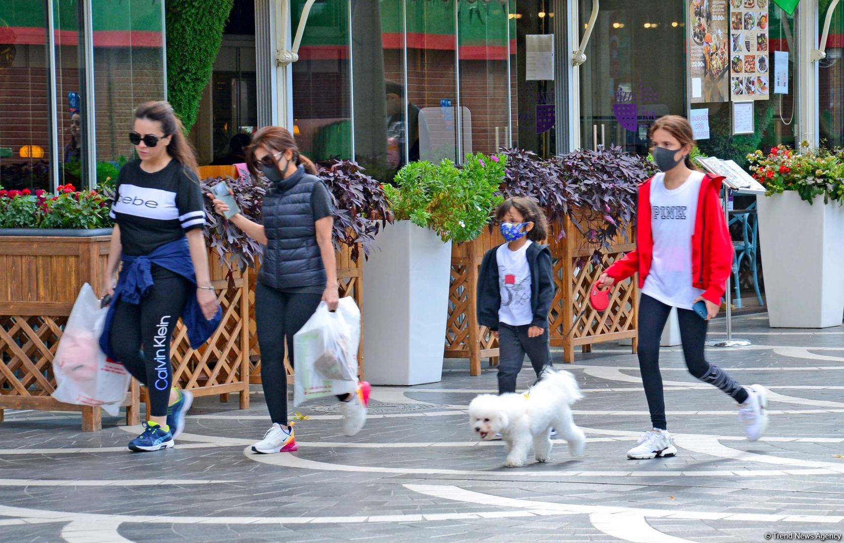 Соблюдают ли правила карантина жители Баку? (ФОТОРЕПОРТАЖ)