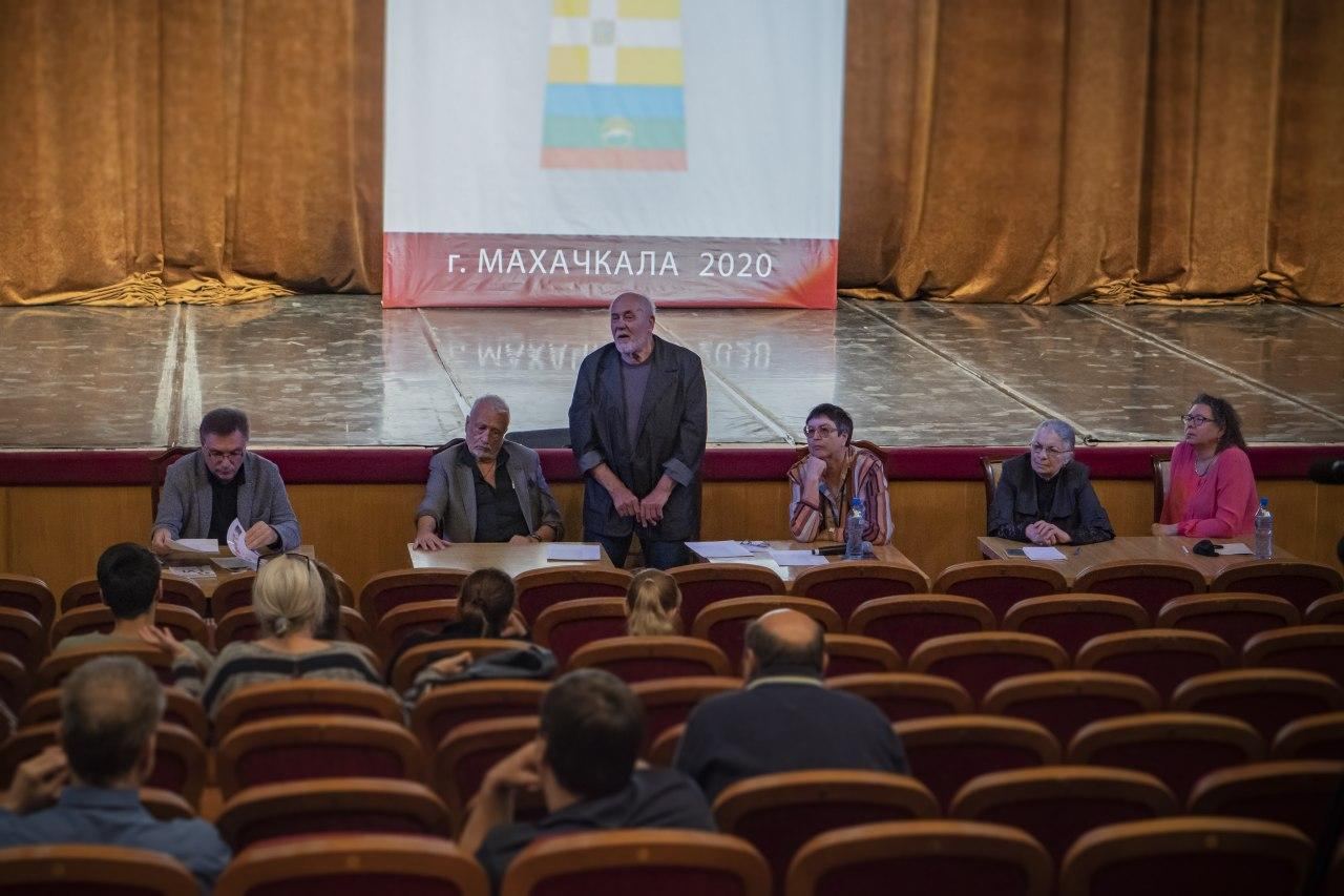 Из России в Азербайджан - мифическая фигурка с нетленной символикой искусства (ФОТО)