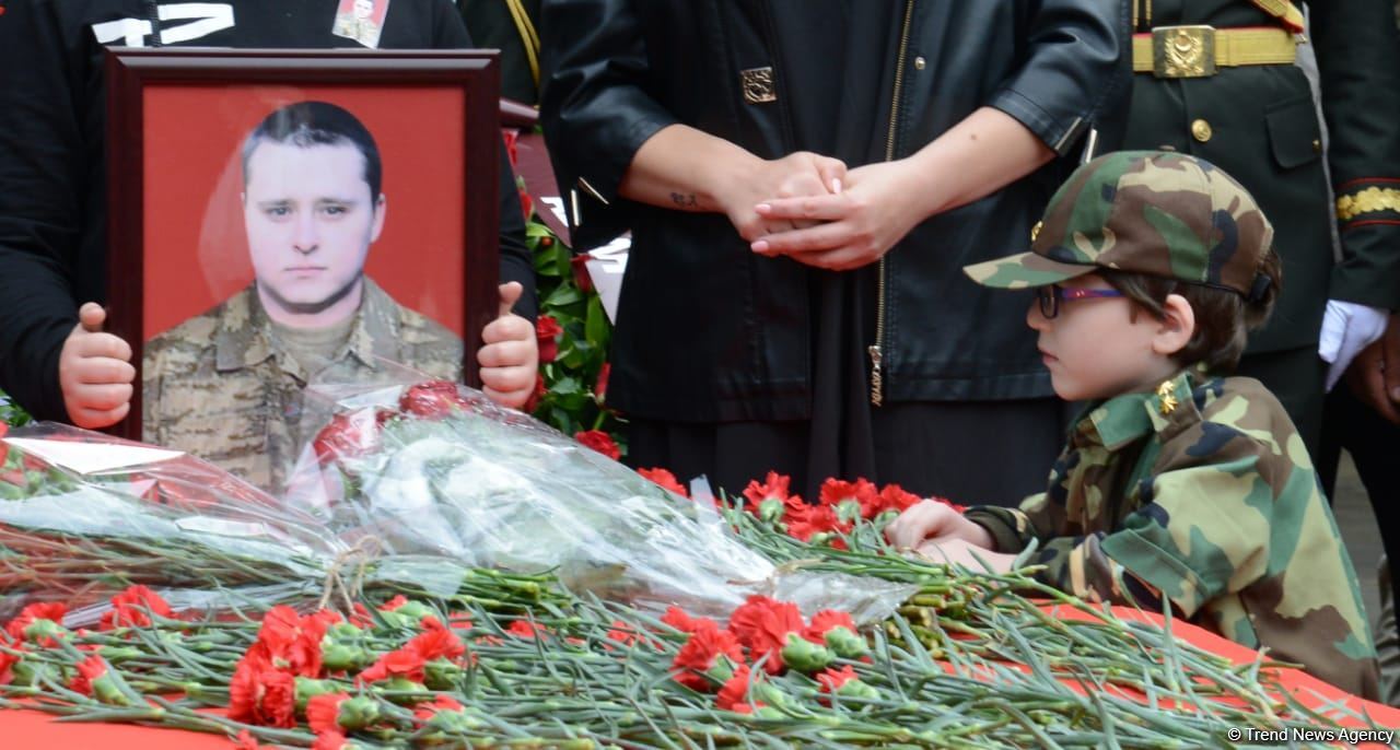 Азербайджанский военнослужащий Дмитрий Солнцев похоронен во второй Аллее шехидов (ФОТО)