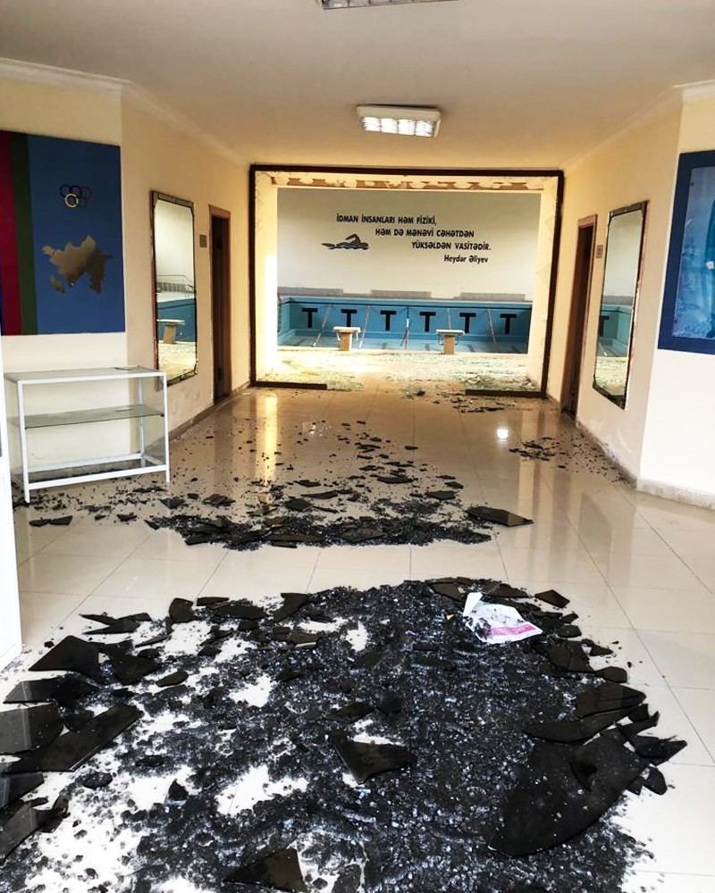 Армянские агрессоры ракетными ударами разрушили Олимпийский центр Барды (ФОТО)