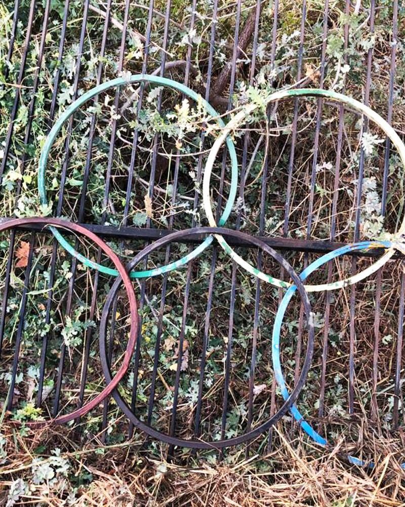 Армянские агрессоры ракетными ударами разрушили Олимпийский центр Барды (ФОТО)