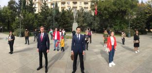 В Баку чтят память жертв землетрясения в Измире (ВИДЕО,ФОТО)