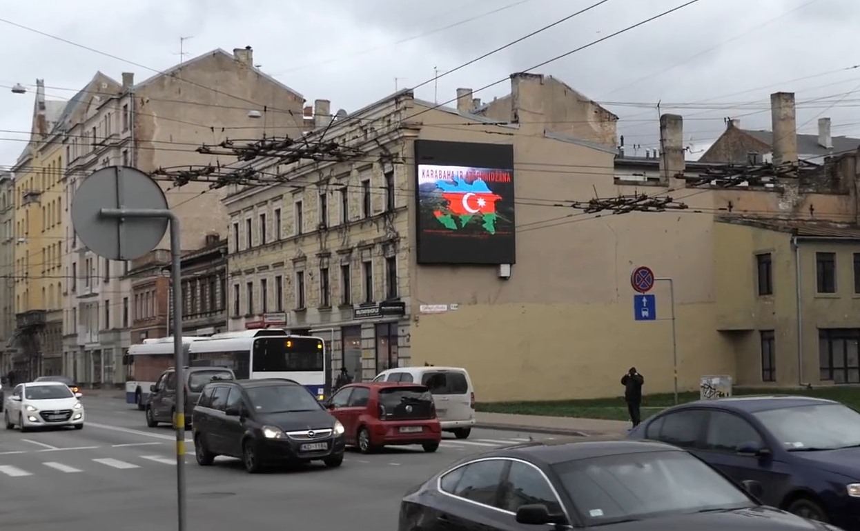 На центральных улицах Риги размещены билборды "Карабах-это Азербайджан!" (ВИДЕО, ФОТО)