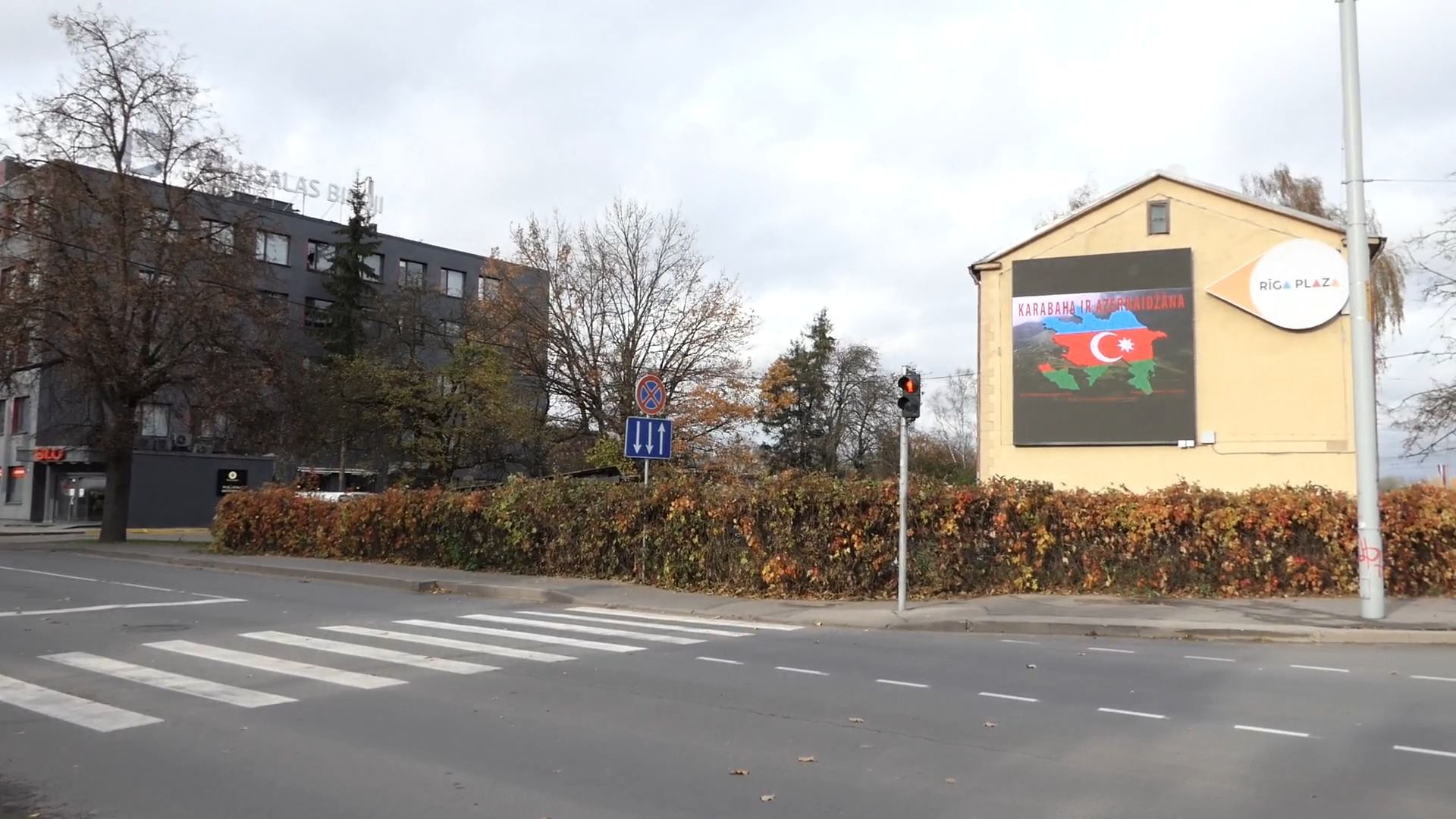На центральных улицах Риги размещены билборды "Карабах-это Азербайджан!" (ВИДЕО, ФОТО)