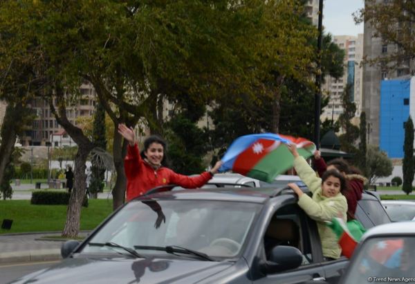 Азербайджан гордо отметил годовщину начала Отечественной войны, в Армении же царит растерянность и отчаяние