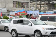 Переполненные счастьем люди празднуют освобождение города Шуша - радость победы в Баку (ФОТО/ВИДЕО)