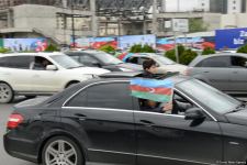 Переполненные счастьем люди празднуют освобождение города Шуша - радость победы в Баку (ФОТО/ВИДЕО)