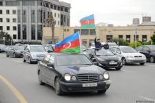 Переполненные счастьем люди празднуют освобождение города Шуша - радость победы в Баку (ФОТО/ВИДЕО)