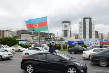 Переполненные счастьем люди празднуют освобождение города Шуша - радость победы в Баку (ФОТО/ВИДЕО)