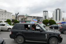 Переполненные счастьем люди празднуют освобождение города Шуша - радость победы в Баку (ФОТО/ВИДЕО)