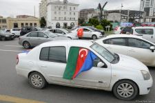 Переполненные счастьем люди празднуют освобождение города Шуша - радость победы в Баку (ФОТО/ВИДЕО)