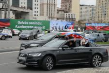 Переполненные счастьем люди празднуют освобождение города Шуша - радость победы в Баку (ФОТО/ВИДЕО)