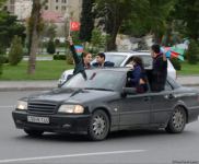 Переполненные счастьем люди празднуют освобождение города Шуша - радость победы в Баку (ФОТО/ВИДЕО)