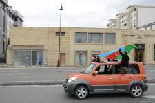 Переполненные счастьем люди празднуют освобождение города Шуша - радость победы в Баку (ФОТО/ВИДЕО)