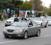 Переполненные счастьем люди празднуют освобождение города Шуша - радость победы в Баку (ФОТО/ВИДЕО)