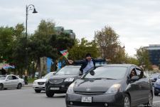 Переполненные счастьем люди празднуют освобождение города Шуша - радость победы в Баку (ФОТО/ВИДЕО)