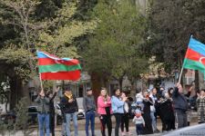 Переполненные счастьем люди празднуют освобождение города Шуша - радость победы в Баку (ФОТО/ВИДЕО)