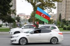 Переполненные счастьем люди празднуют освобождение города Шуша - радость победы в Баку (ФОТО/ВИДЕО)