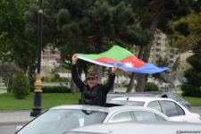 Переполненные счастьем люди празднуют освобождение города Шуша - радость победы в Баку (ФОТО/ВИДЕО)