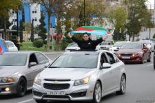 Переполненные счастьем люди празднуют освобождение города Шуша - радость победы в Баку (ФОТО/ВИДЕО)