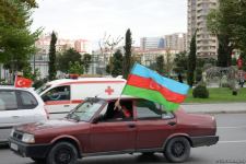 Переполненные счастьем люди празднуют освобождение города Шуша - радость победы в Баку (ФОТО/ВИДЕО)