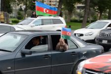 Переполненные счастьем люди празднуют освобождение города Шуша - радость победы в Баку (ФОТО/ВИДЕО)