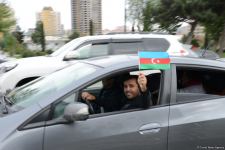 Переполненные счастьем люди празднуют освобождение города Шуша - радость победы в Баку (ФОТО/ВИДЕО)