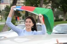 Переполненные счастьем люди празднуют освобождение города Шуша - радость победы в Баку (ФОТО/ВИДЕО)