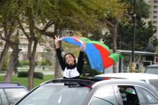 Переполненные счастьем люди празднуют освобождение города Шуша - радость победы в Баку (ФОТО/ВИДЕО)