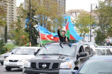 Переполненные счастьем люди празднуют освобождение города Шуша - радость победы в Баку (ФОТО/ВИДЕО)