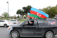 Переполненные счастьем люди празднуют освобождение города Шуша - радость победы в Баку (ФОТО/ВИДЕО)