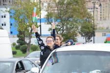 Переполненные счастьем люди празднуют освобождение города Шуша - радость победы в Баку (ФОТО/ВИДЕО)