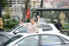 Переполненные счастьем люди празднуют освобождение города Шуша - радость победы в Баку (ФОТО/ВИДЕО)