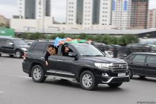 Переполненные счастьем люди празднуют освобождение города Шуша - радость победы в Баку (ФОТО/ВИДЕО)