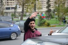 Переполненные счастьем люди празднуют освобождение города Шуша - радость победы в Баку (ФОТО/ВИДЕО)