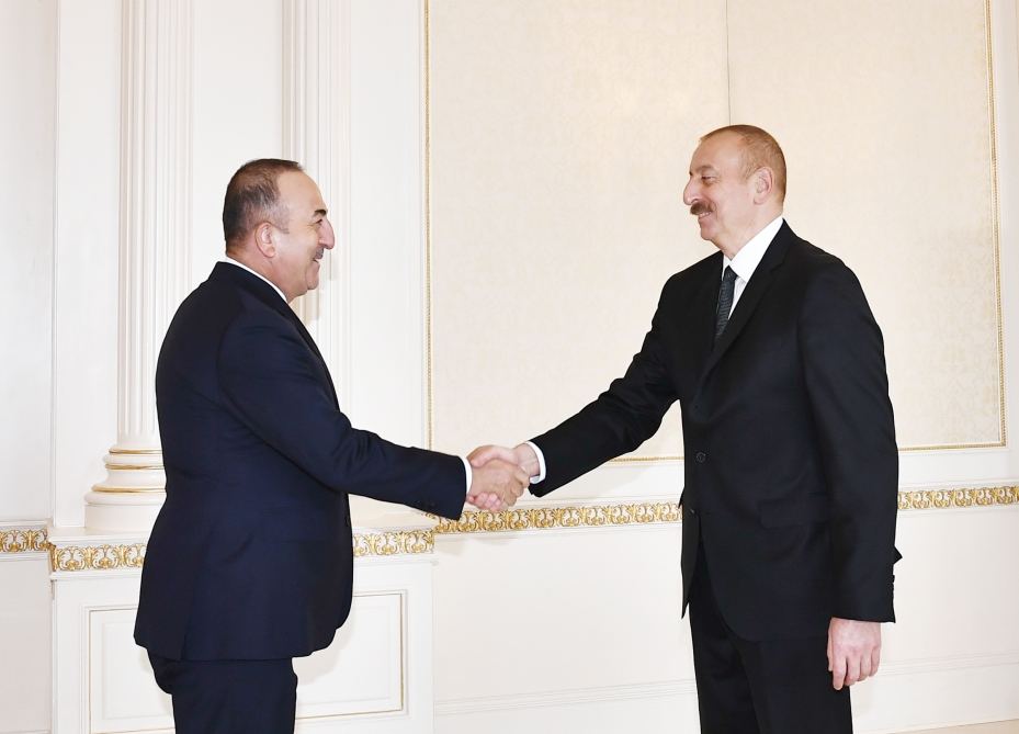 Президент Ильхам Алиев принял главу МИД и министра национальной обороны Турции (ФОТО)