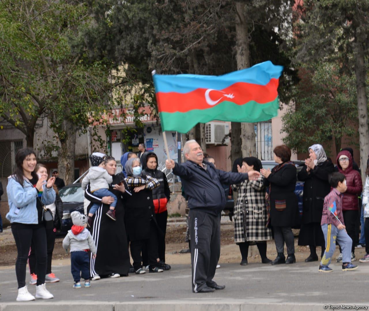 Переполненные счастьем люди празднуют освобождение города Шуша - радость победы в Баку (ФОТО/ВИДЕО)
