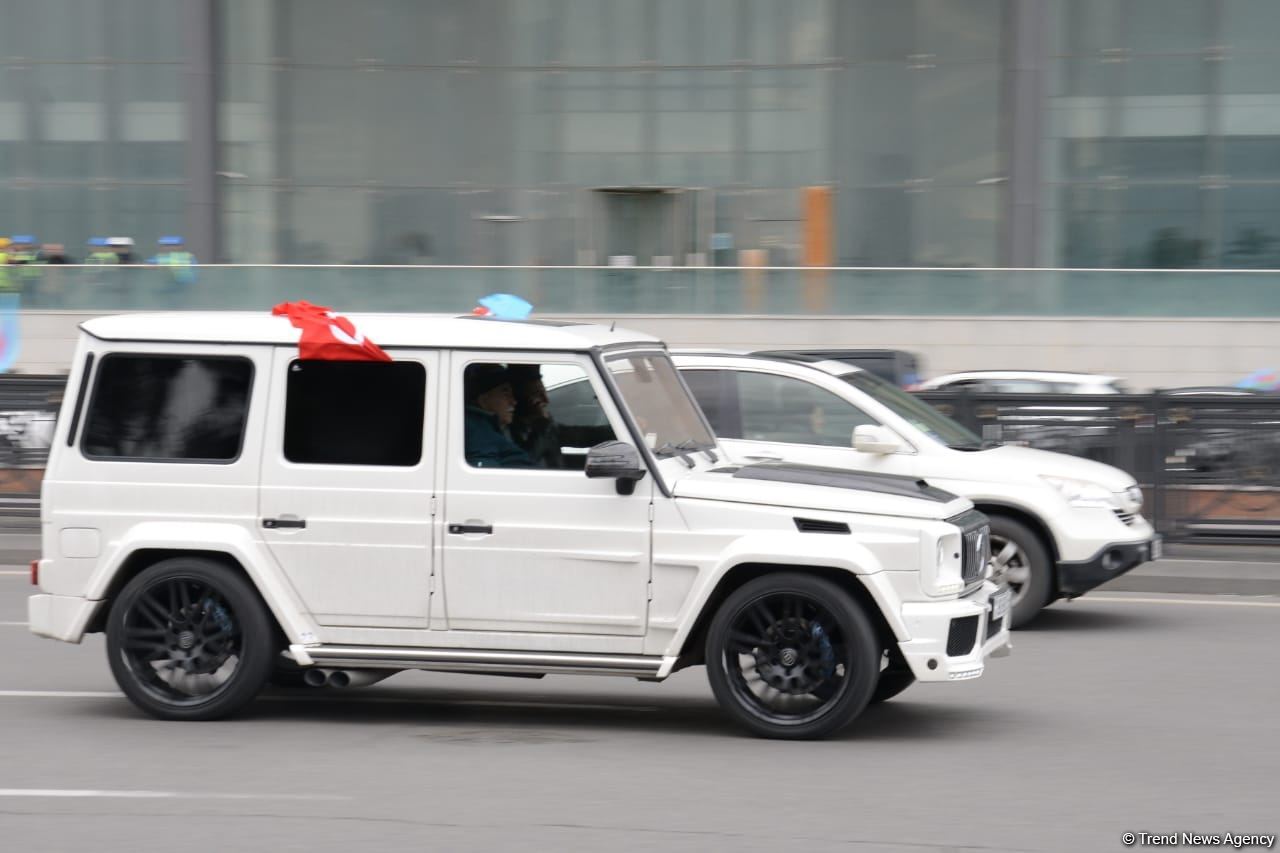 Переполненные счастьем люди празднуют освобождение города Шуша - радость победы в Баку (ФОТО/ВИДЕО)