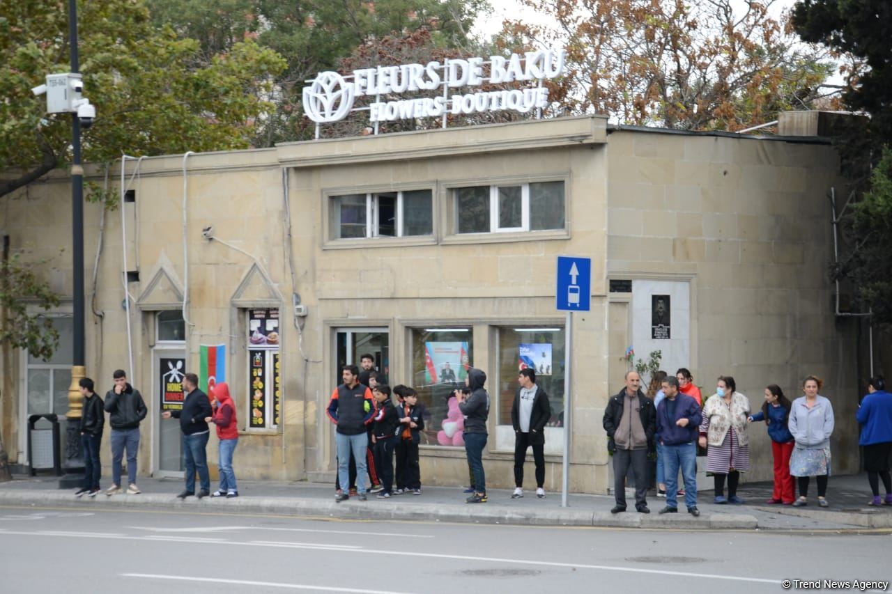 Переполненные счастьем люди празднуют освобождение города Шуша - радость победы в Баку (ФОТО/ВИДЕО)